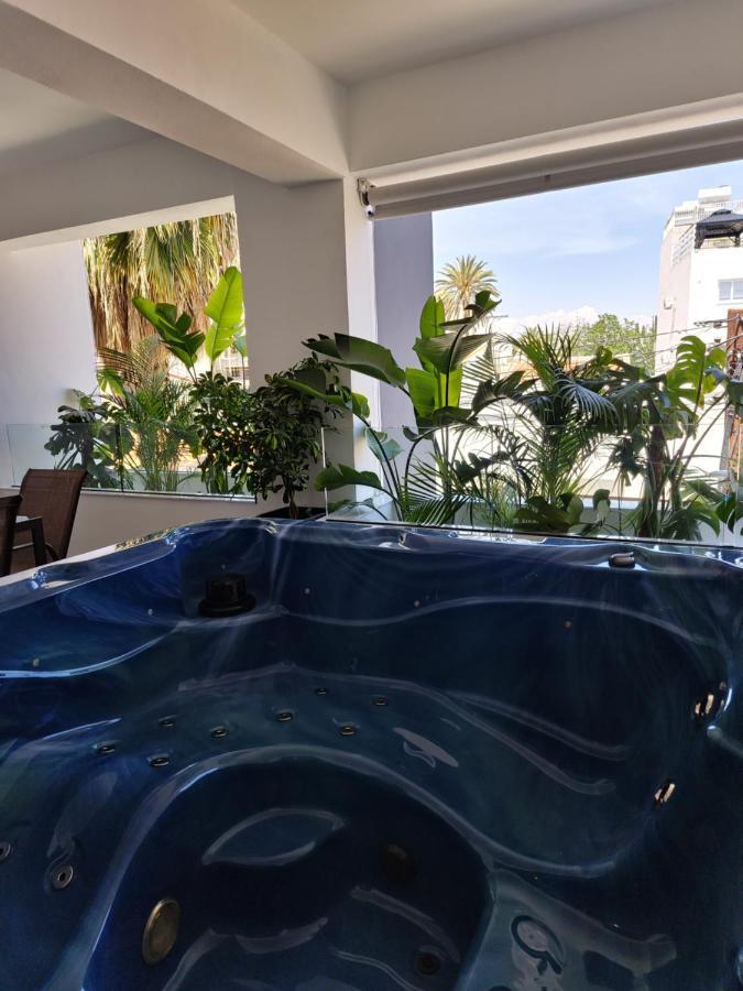 Carisa Deluxe Apartment With Jacuzzi Ларнака Екстер'єр фото