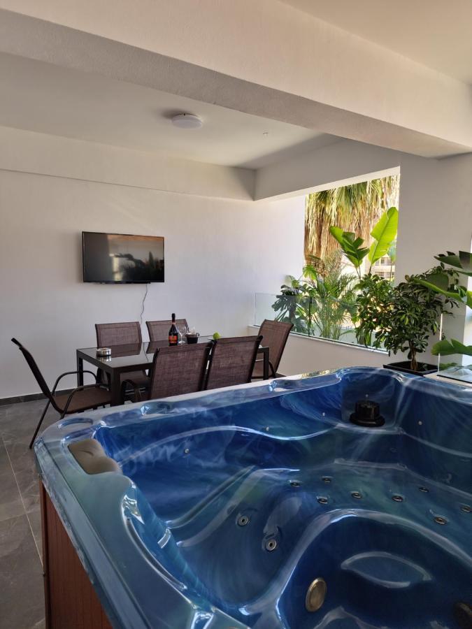 Carisa Deluxe Apartment With Jacuzzi Ларнака Екстер'єр фото