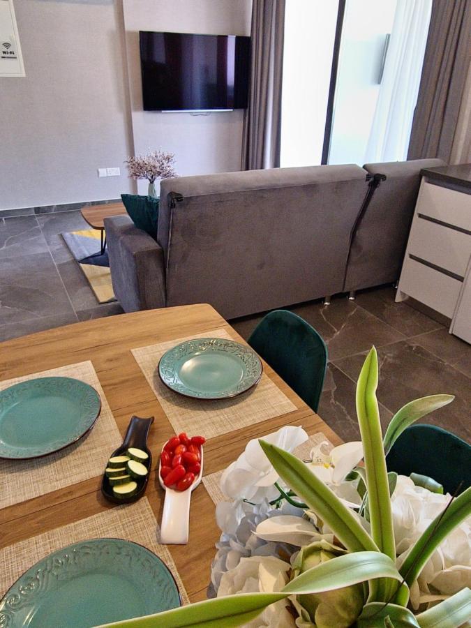 Carisa Deluxe Apartment With Jacuzzi Ларнака Екстер'єр фото