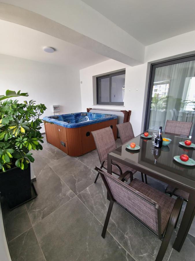 Carisa Deluxe Apartment With Jacuzzi Ларнака Екстер'єр фото