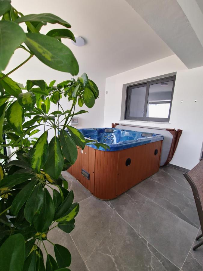 Carisa Deluxe Apartment With Jacuzzi Ларнака Екстер'єр фото