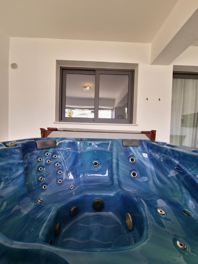 Carisa Deluxe Apartment With Jacuzzi Ларнака Екстер'єр фото